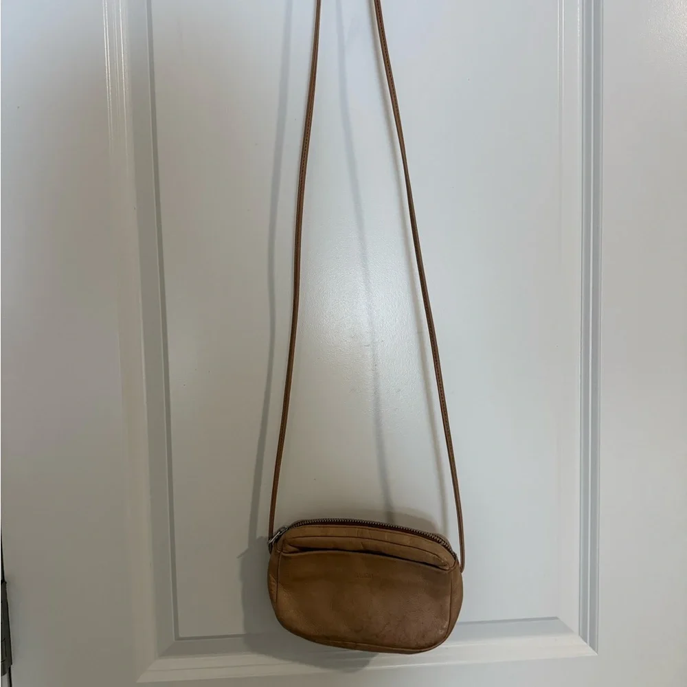 BAGGU compact leather